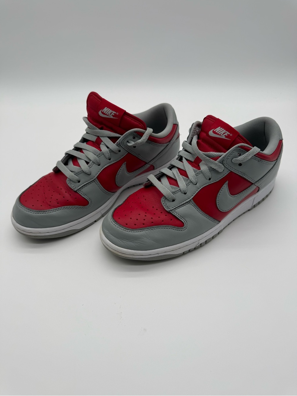 Nike Low-Top Sneakers - Red & Gray